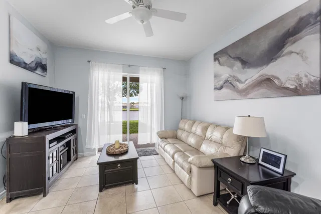 West Palm Beach Residence photo 18