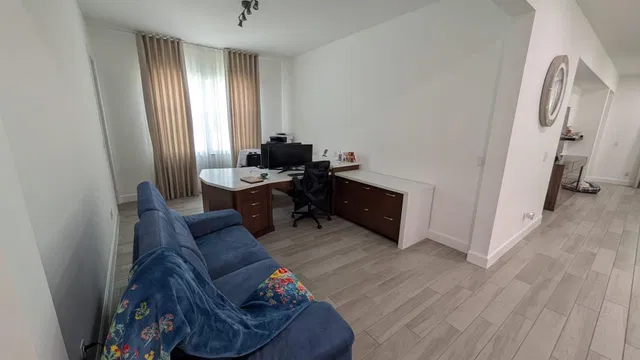  Residence photo 9