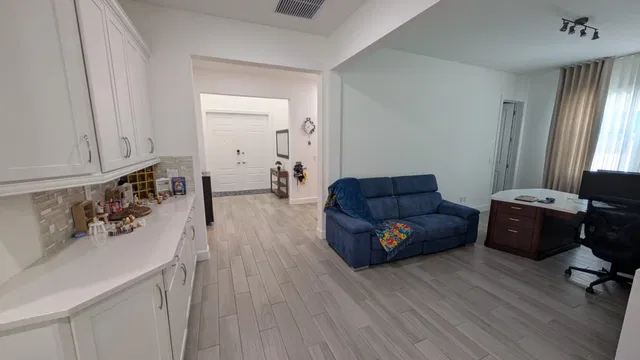  Residence photo 11