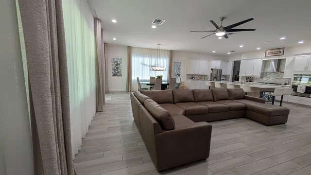  Residence photo 12