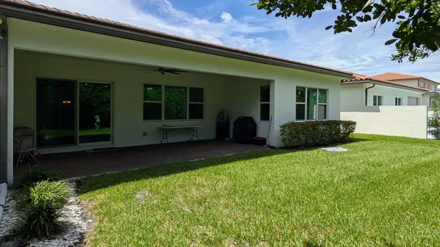 Residence photo 72