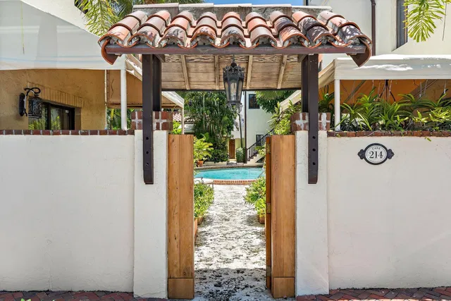 In-Town Palm Beach Residence photo 4