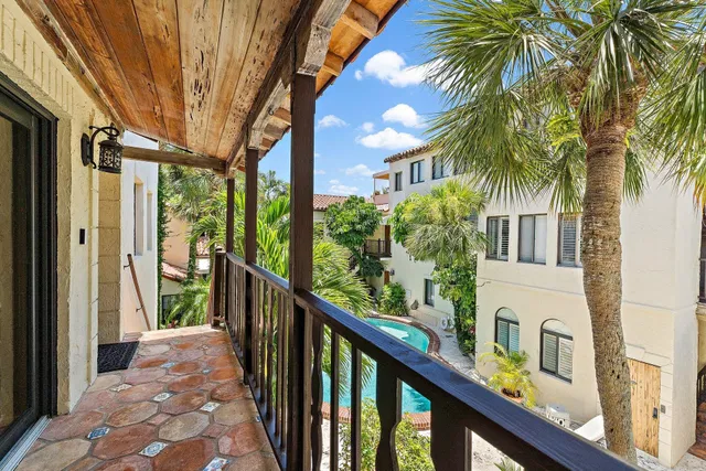 In-Town Palm Beach Residence photo 6