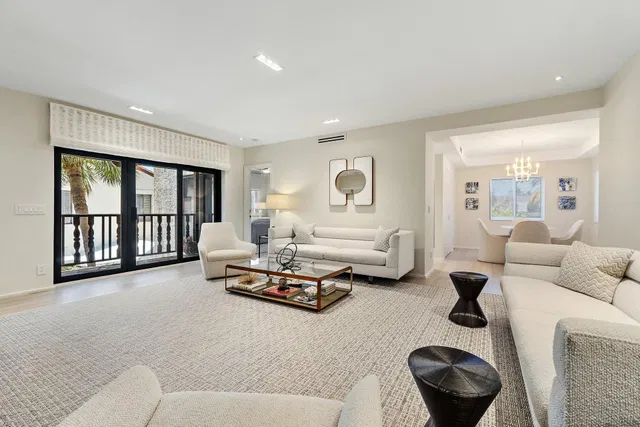 In-Town Palm Beach Residence photo 8