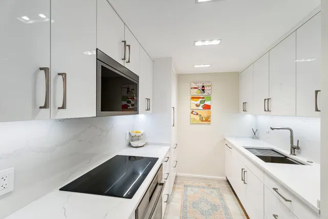 In-Town Palm Beach Residence photo 10