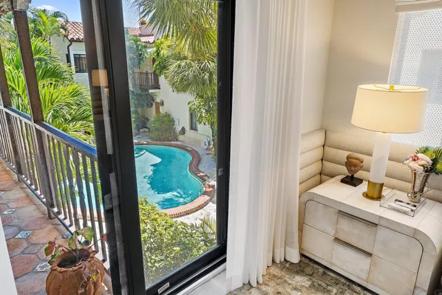 In-Town Palm Beach Residence photo 15