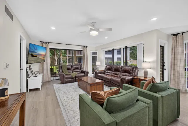PGA National Palm Beach Gardens Unit 124 photo 9