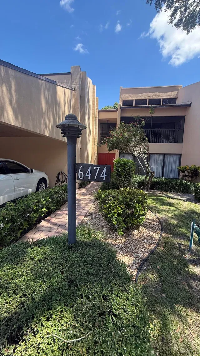 Unit 206 photo 2