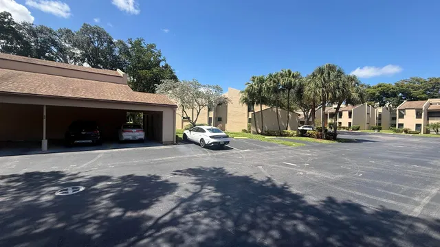 Unit 206 photo 3