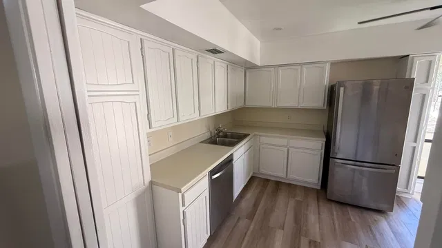 Unit 206 photo 10