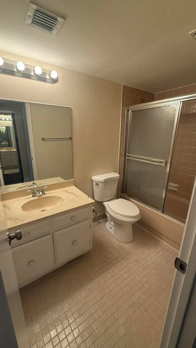 Unit 206 photo 17