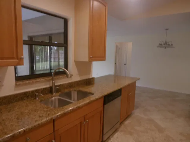  Residence photo 4