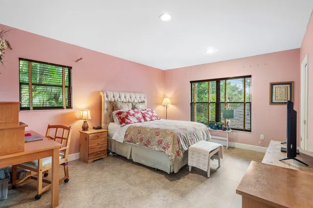 Unit 206 photo 28