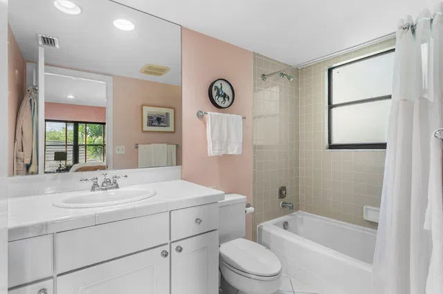 Unit 206 photo 29