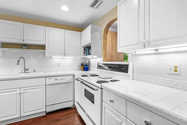 Unit 206 photo 37