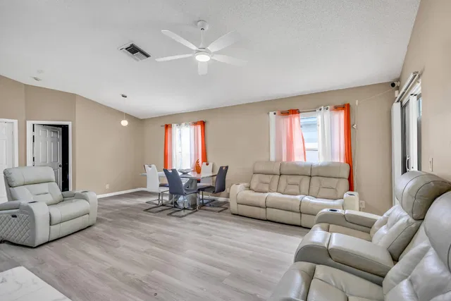 Residence photo 18