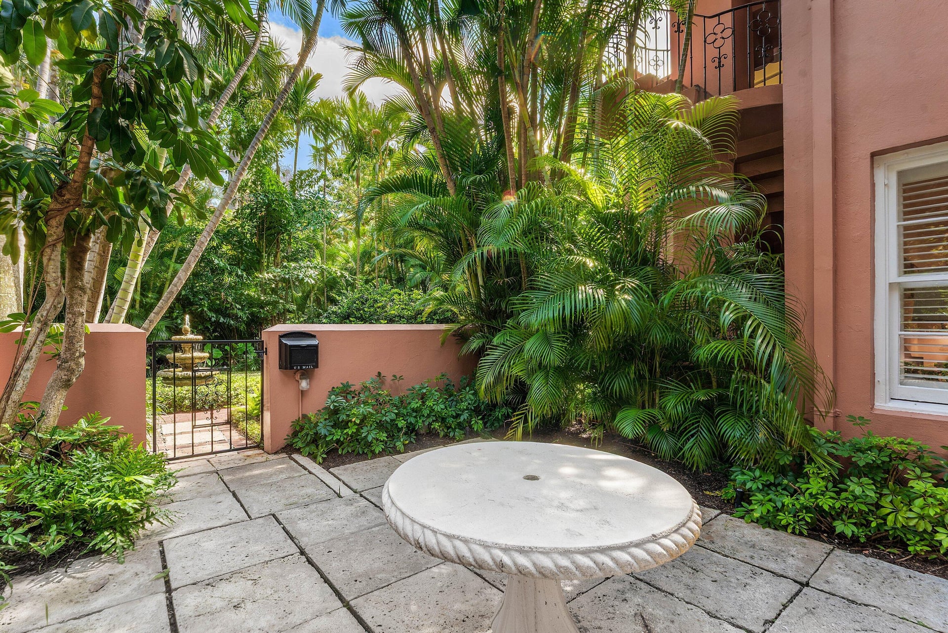 In-Town Palm Beach Unit 2 photo 4