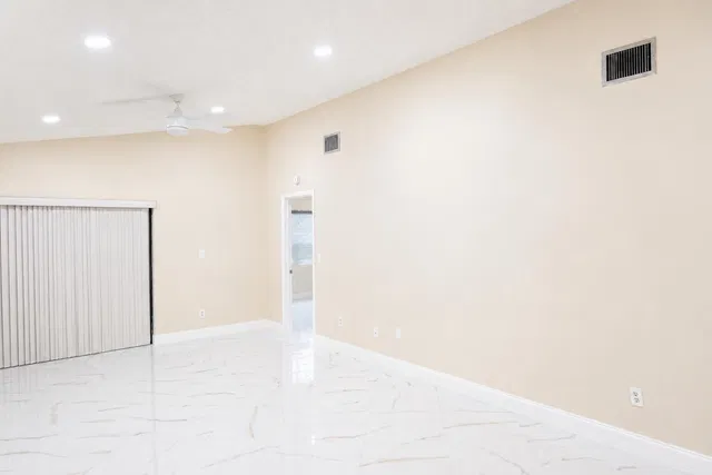 Residence photo 6