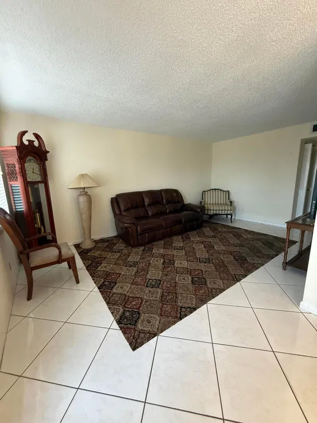 Unit 3018 photo 2