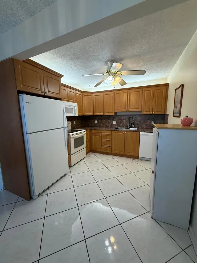 Unit 3018 photo 3