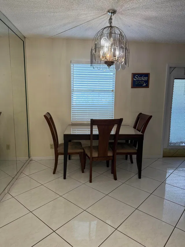 Unit 3018 photo 4