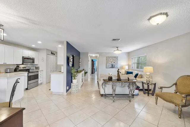  Residence photo 5