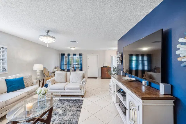  Residence photo 6