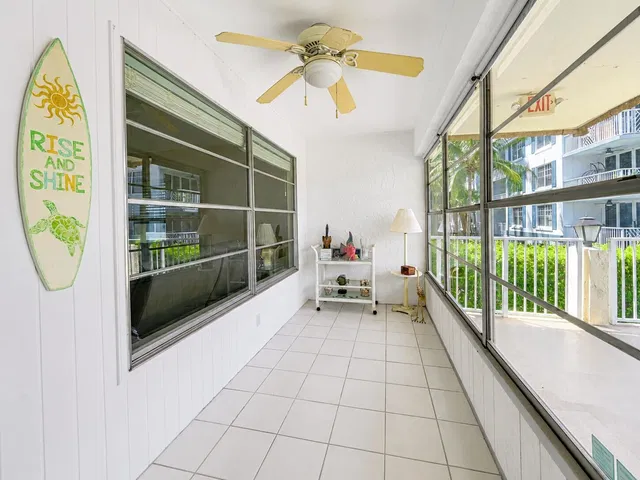 Unit D18 photo 18