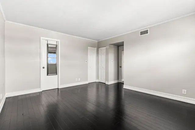 Unit 606 photo 46