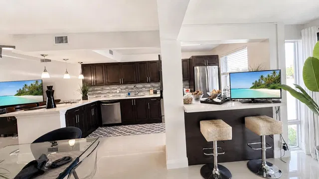 Unit 202 photo 3