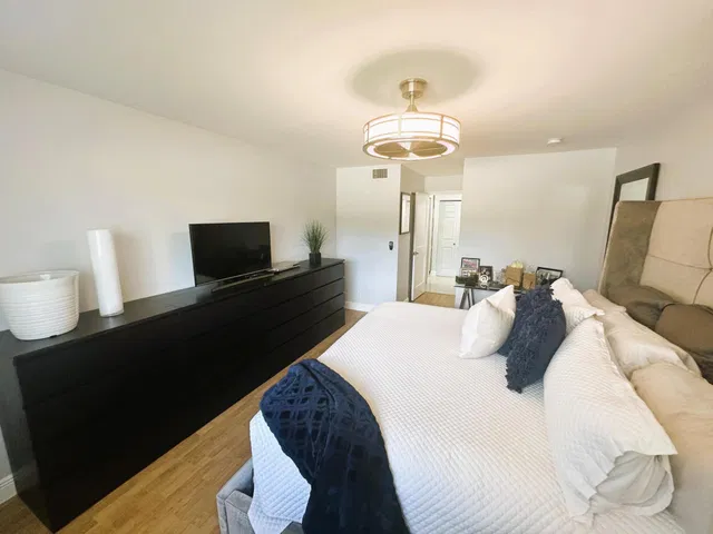 Unit 202 photo 8