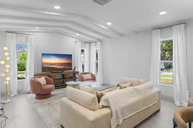  Residence photo 6