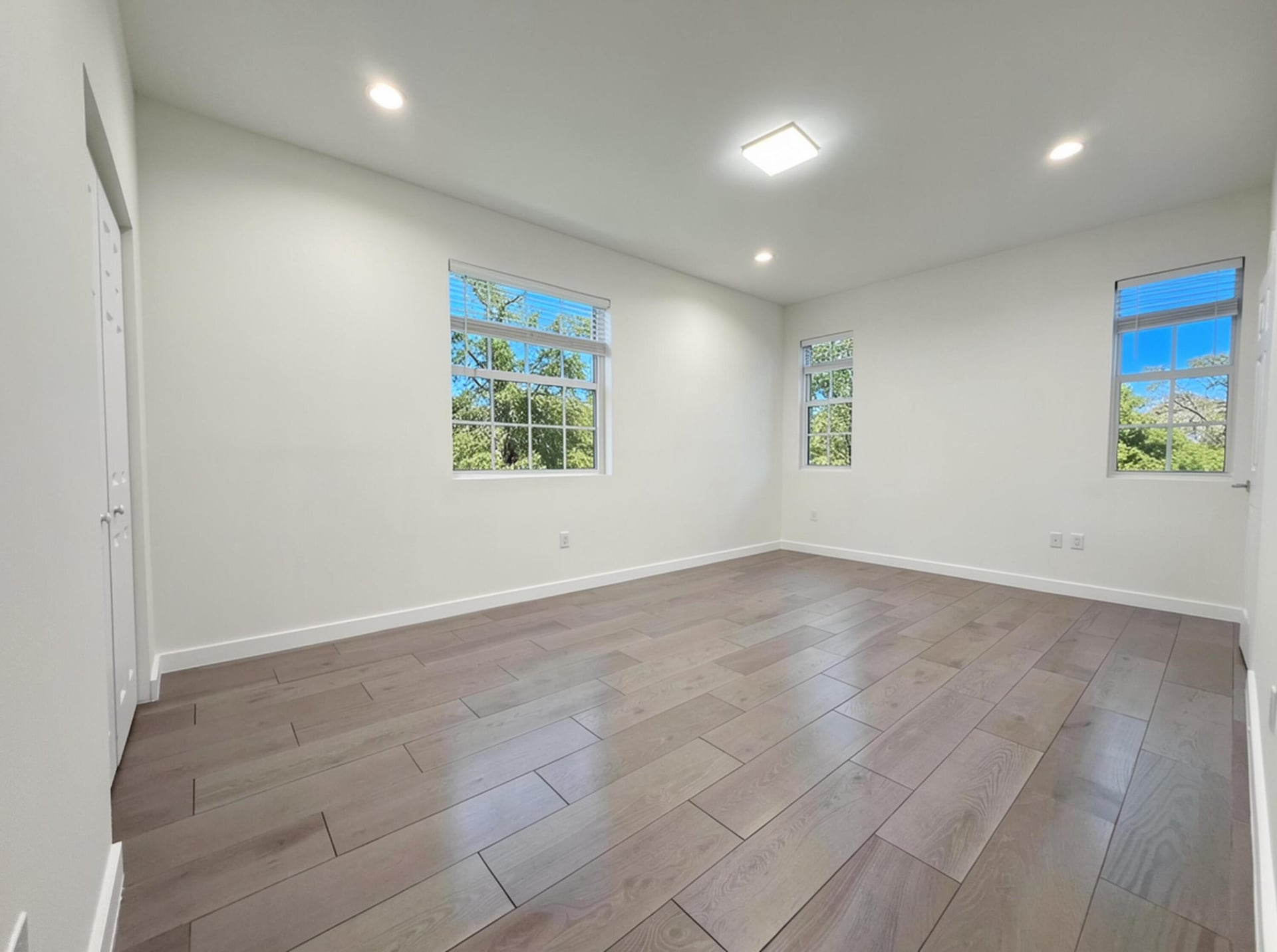 Unit 104 photo 9