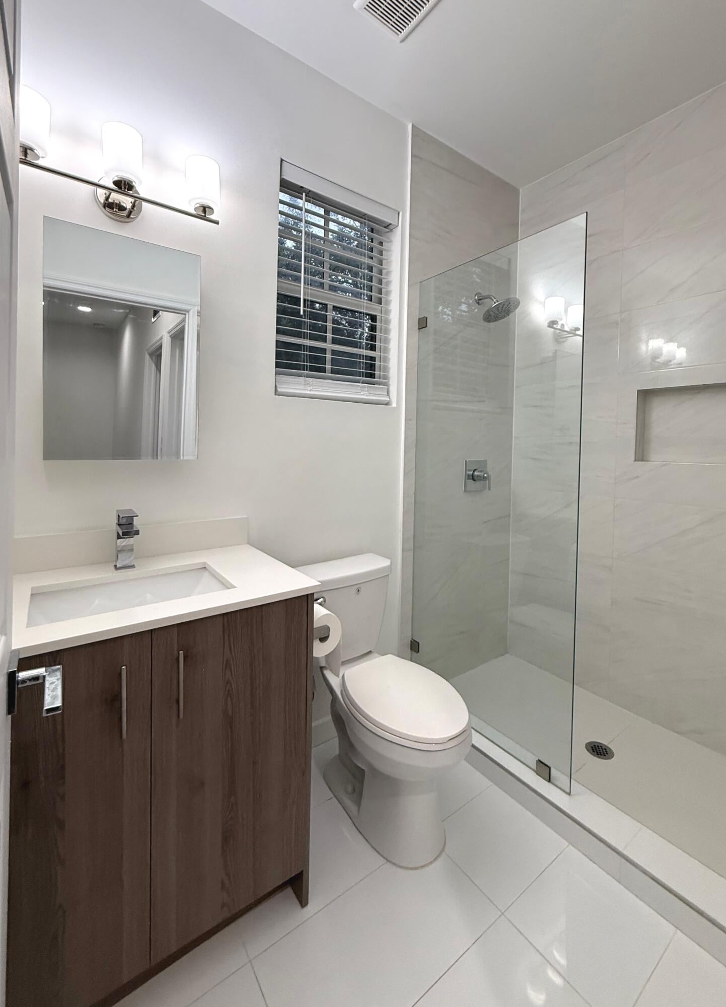 Unit 104 photo 16