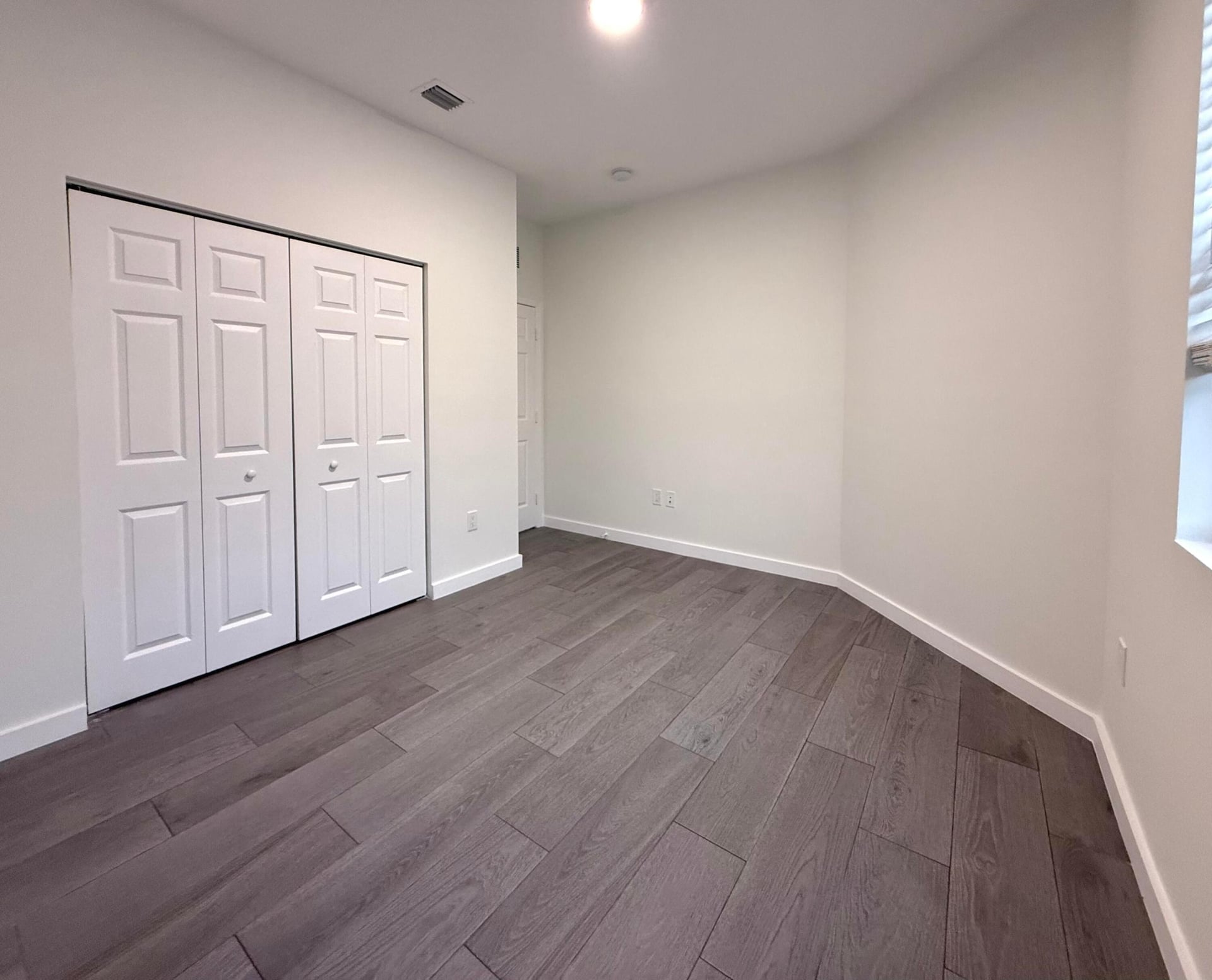 Unit 104 photo 17