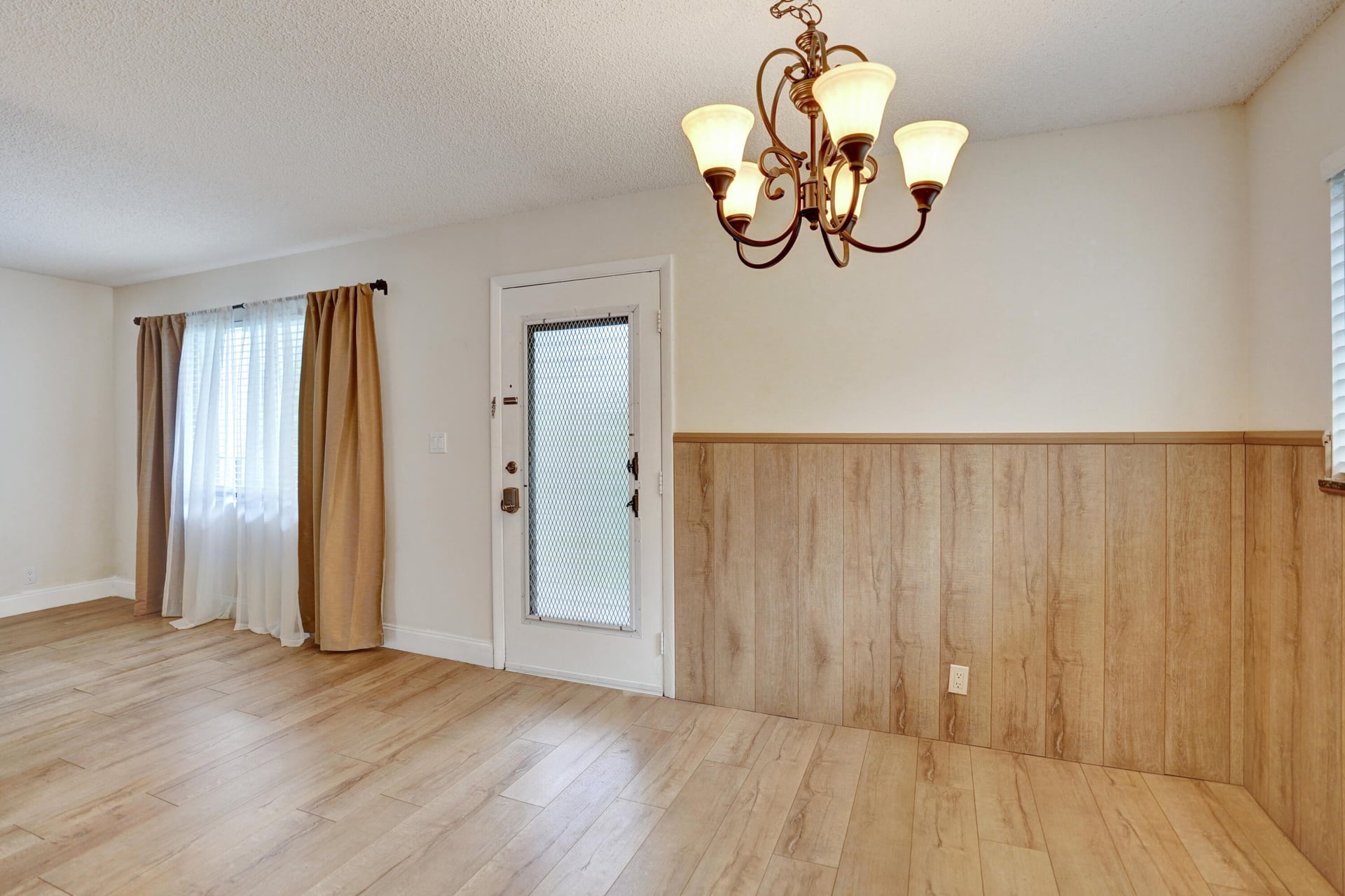 Unit B 70 photo 5