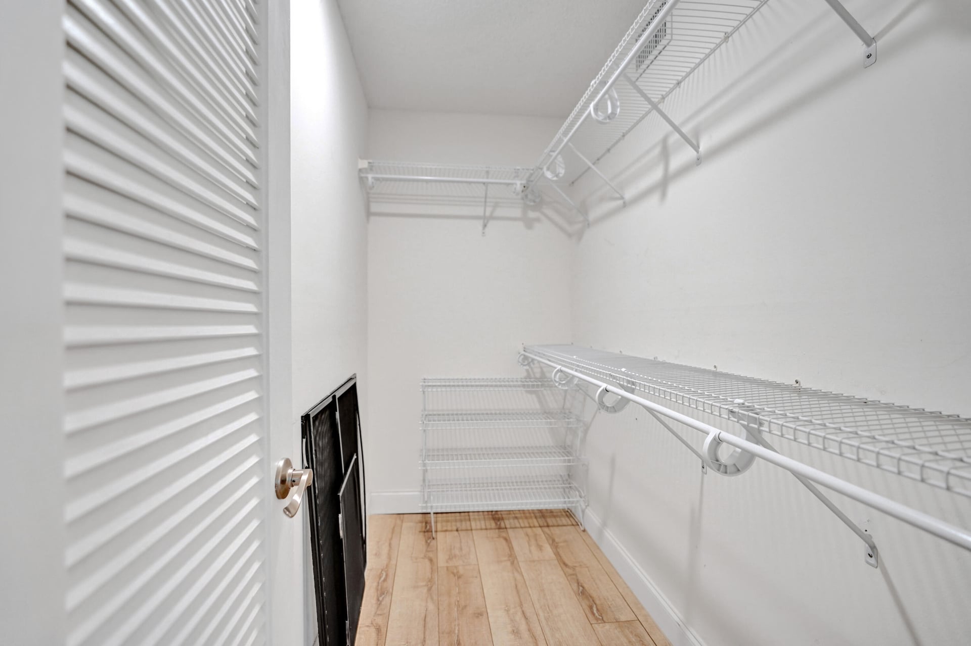 Unit B 70 photo 9