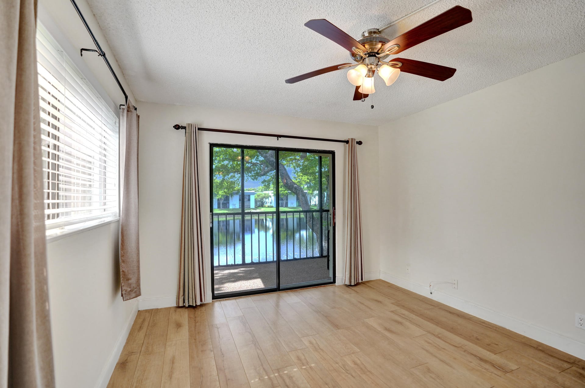 Unit B 70 photo 10