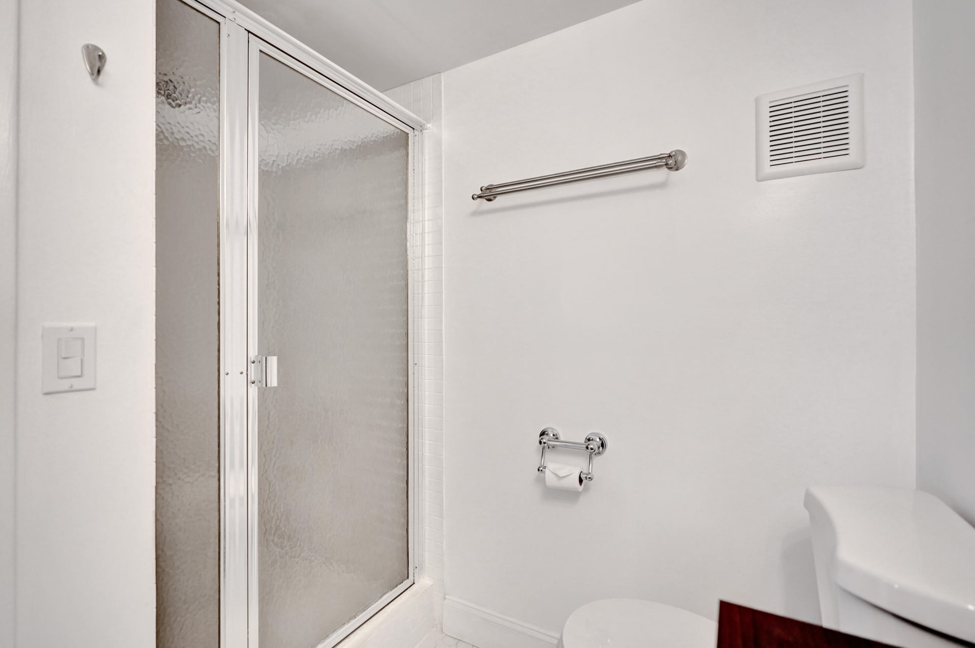Unit B 70 photo 14