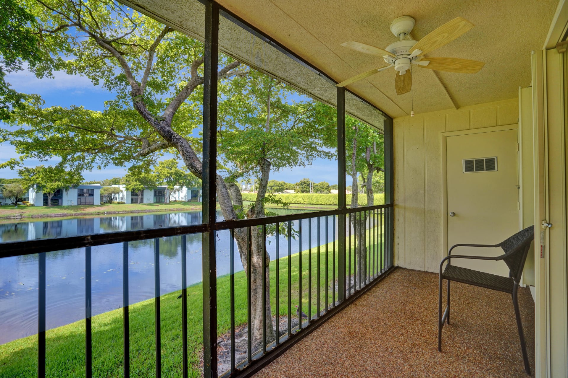 Unit B 70 photo 15