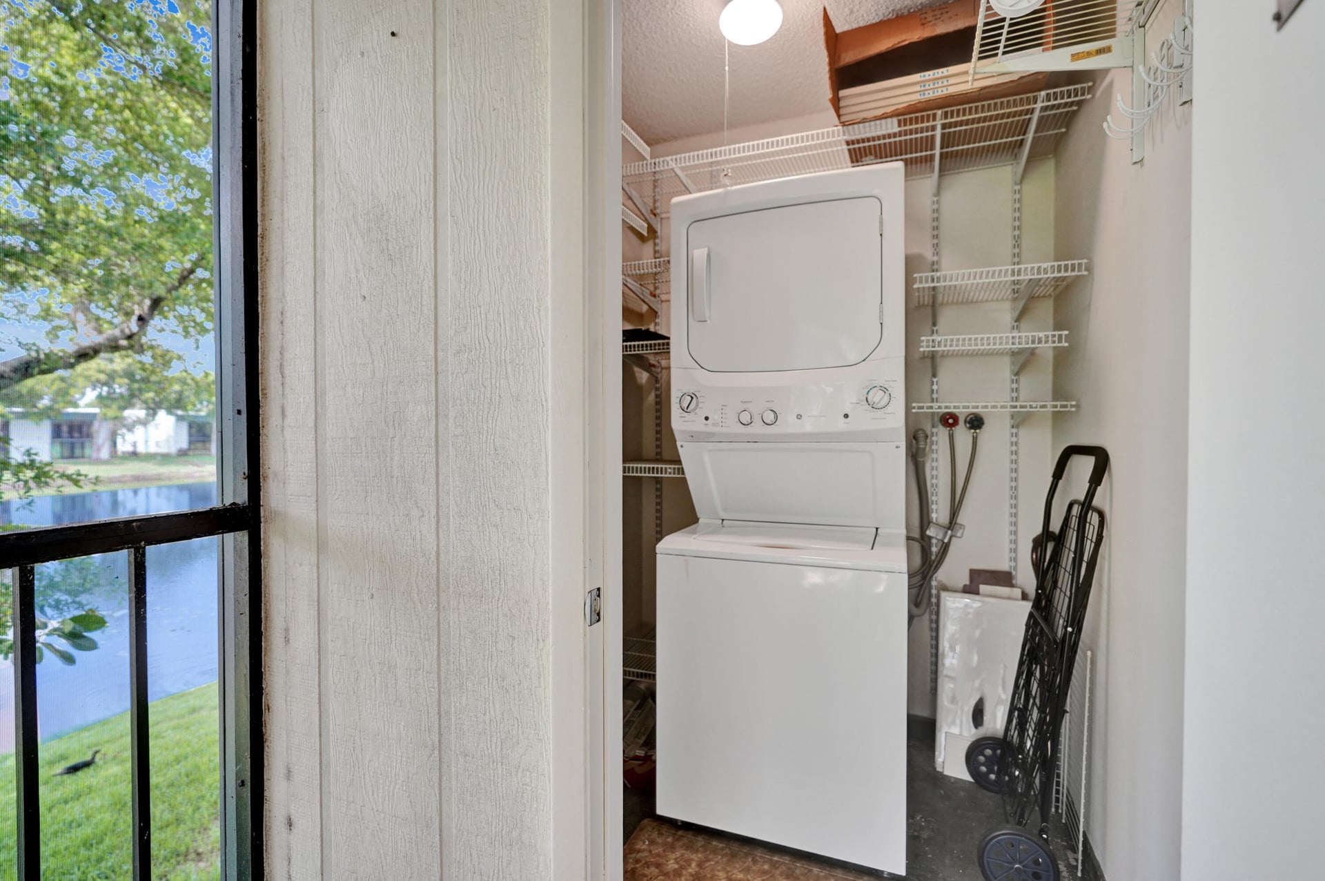 Unit B 70 photo 16