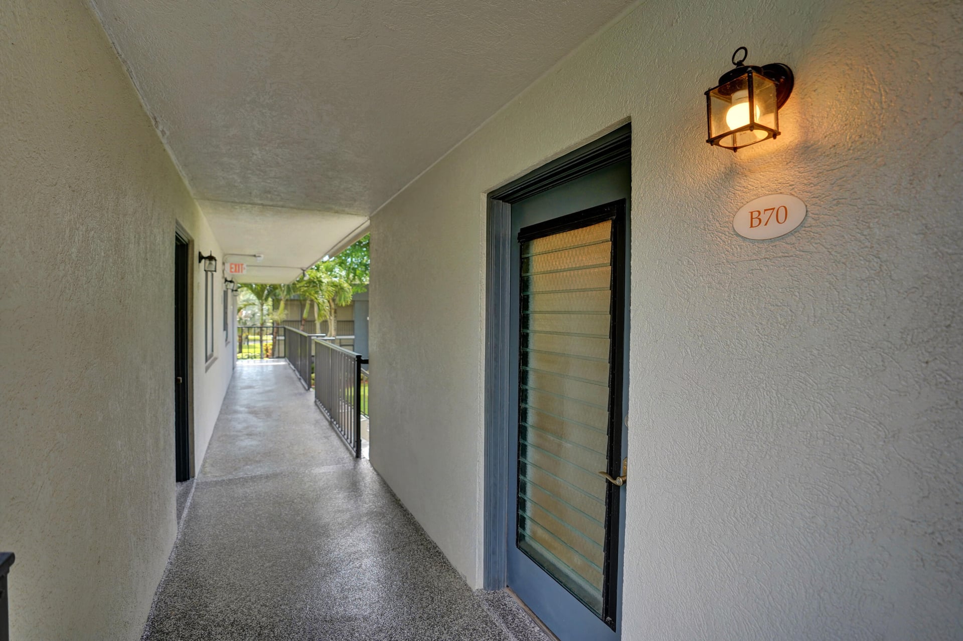 Unit B 70 photo 18