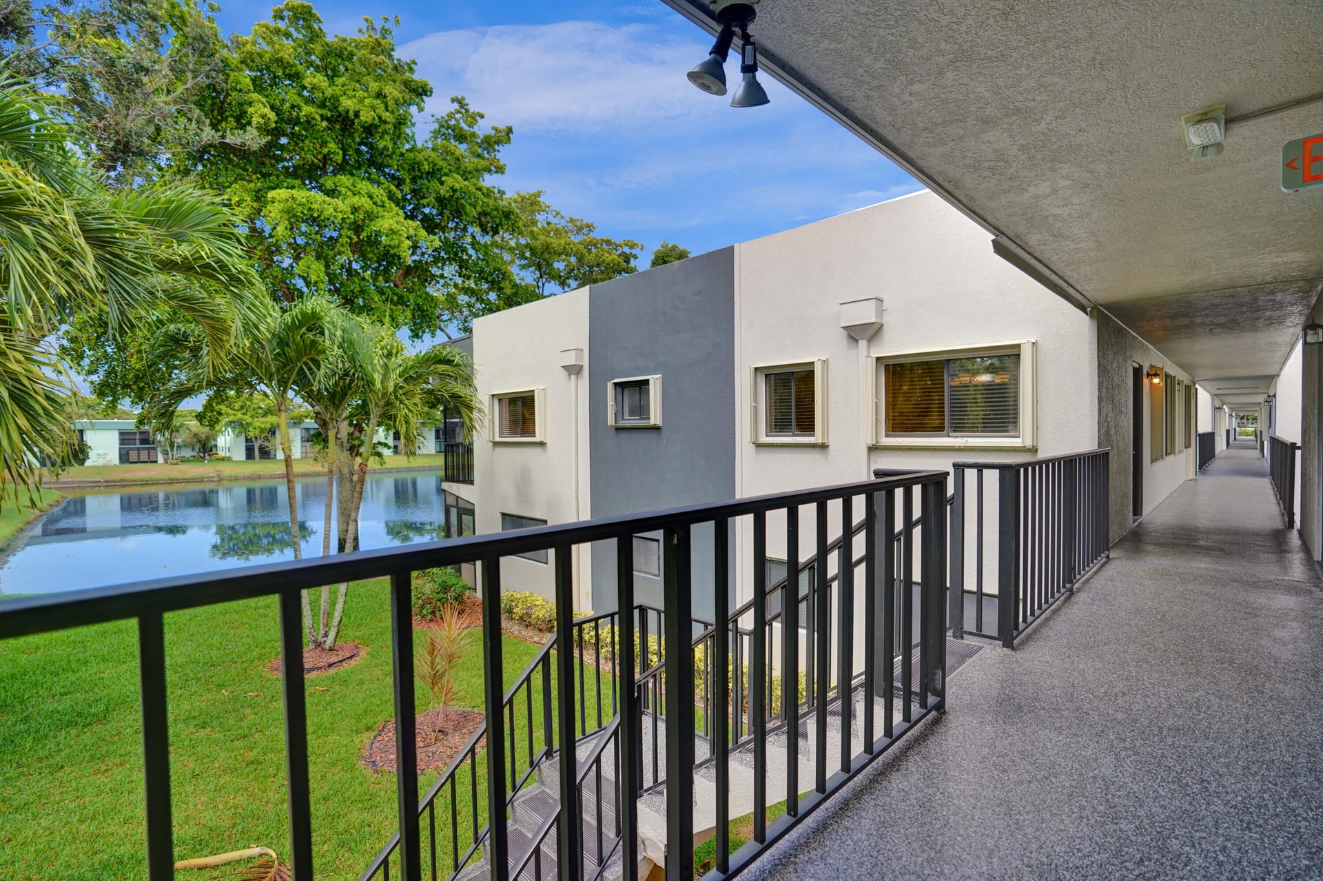 Unit B 70 photo 19