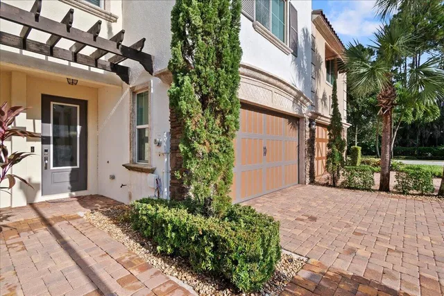 Residence photo 3