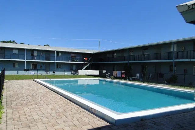 Unit 14 photo 9