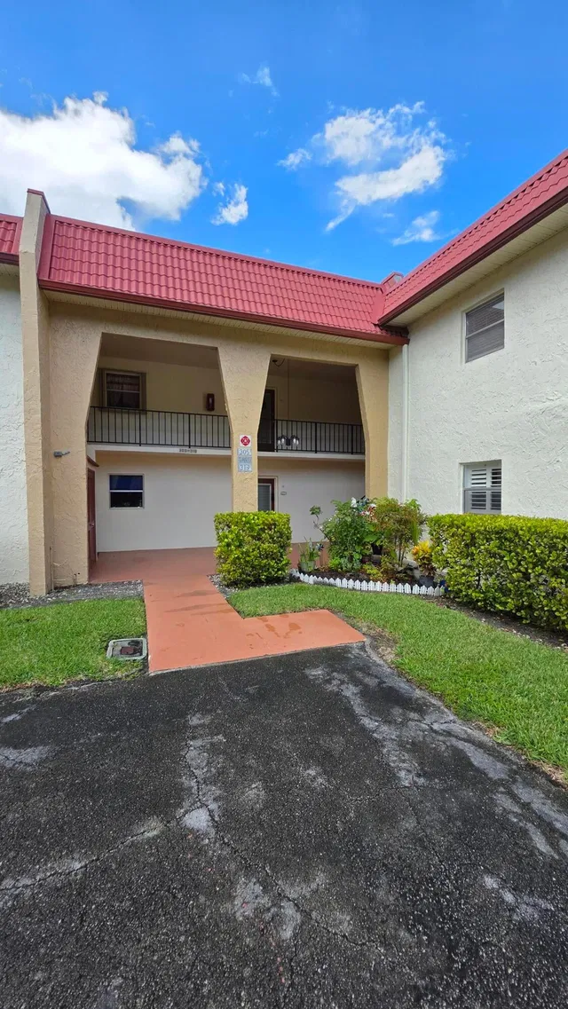 Unit 319 photo 2