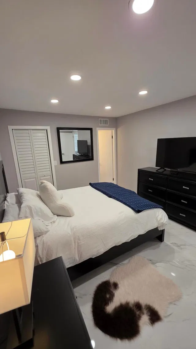 Unit 319 photo 6