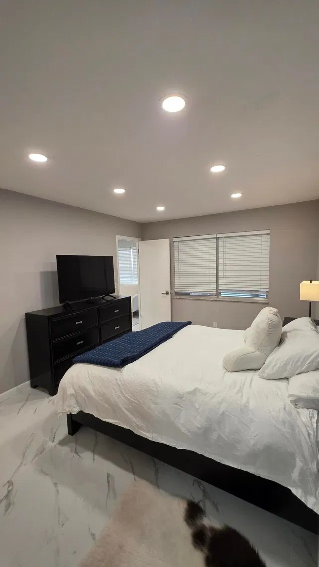 Unit 319 photo 9