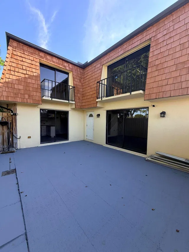 Residence photo 2