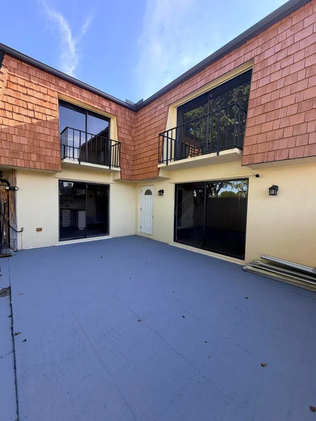 Residence photo 3